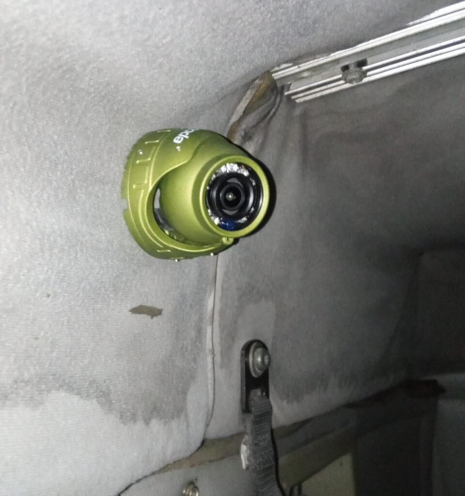 Cámara compacta de videovigilancia instalada en vehículo