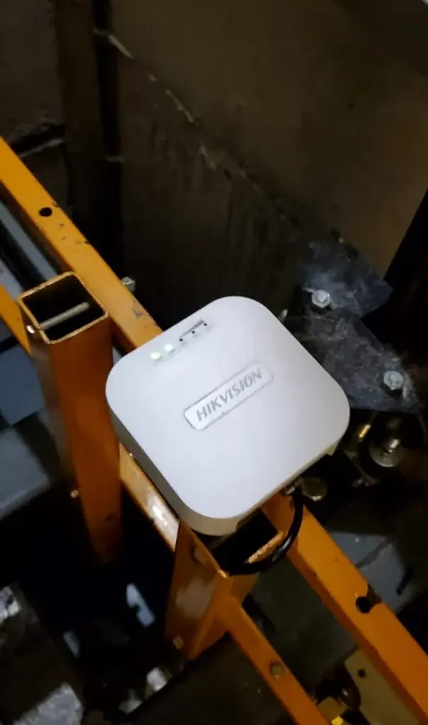Integración técnica del sistema de control de acceso con el equipo del elevador