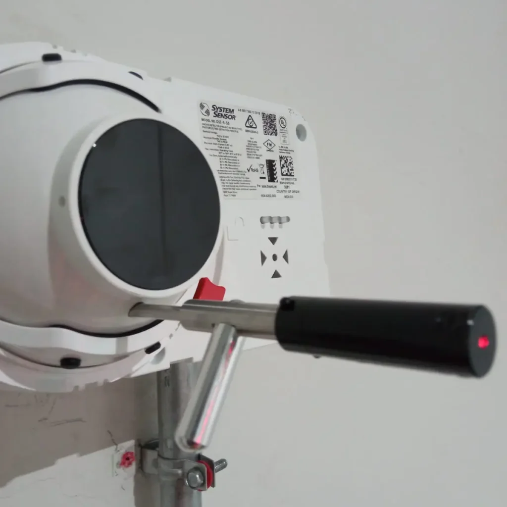 Prueba técnica de detector óptico lineal de humo por haz reflejado